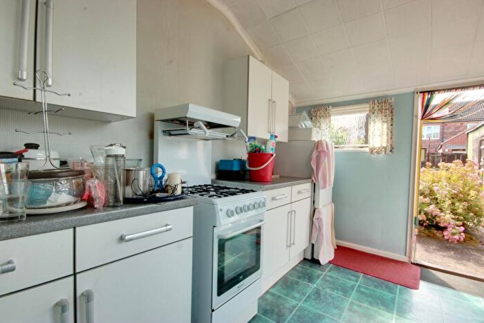 3 Bedroom Terraced House For Sale In Sutherland Avenue, Hull, HU6