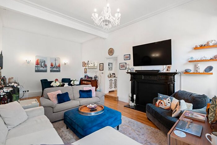 3 Bedroom Flat To Rent In Harrington Gardens, South Kensington, SW7