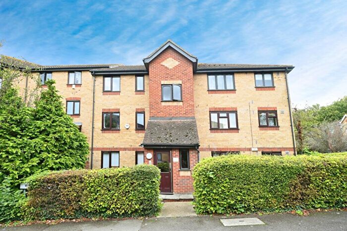 1 Bedroom Flat For Sale In Linnet Way, Purfleet-on-Thames, Essex, RM19