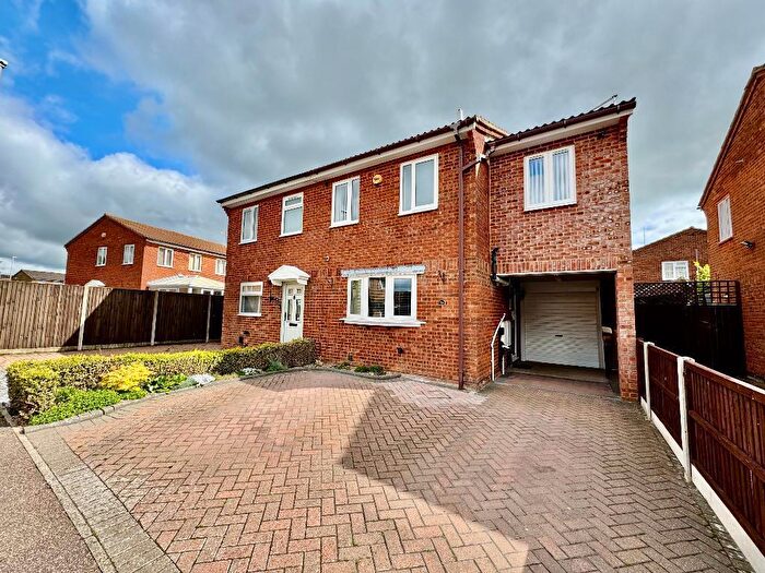 4 Bedroom Semi-Detached House For Sale In Linbridge Way, Wigmore, Luton, Bedfordshire, LU2