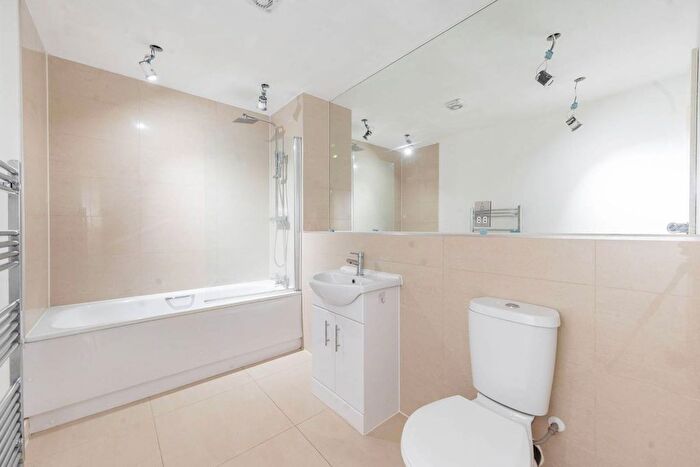 Studio To Rent In Imperial Drive, Rayners Lane, Harrow, HA2