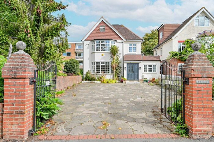 5 Bedroom Detached House For Sale In The Beeches, Perivale, Greenford, UB6