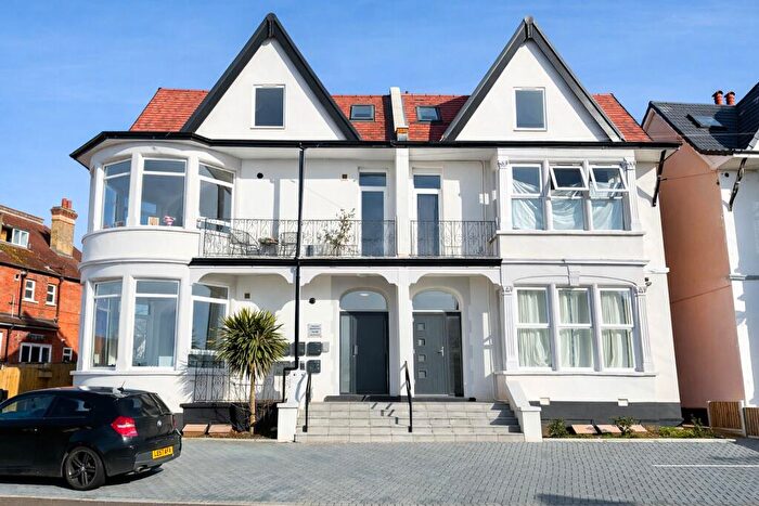 3 Bedroom Flat To Rent In Genesta Road, Westcliff-on-Sea, SS0