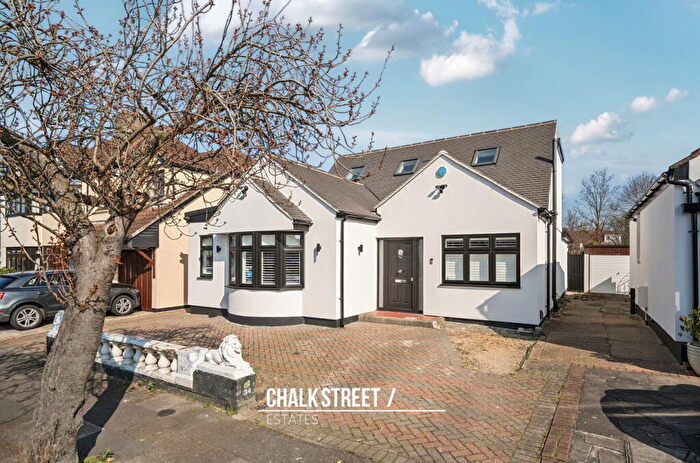 4 Bedroom Detached House For Sale In Beverley Gardens, Hornchurch, RM11