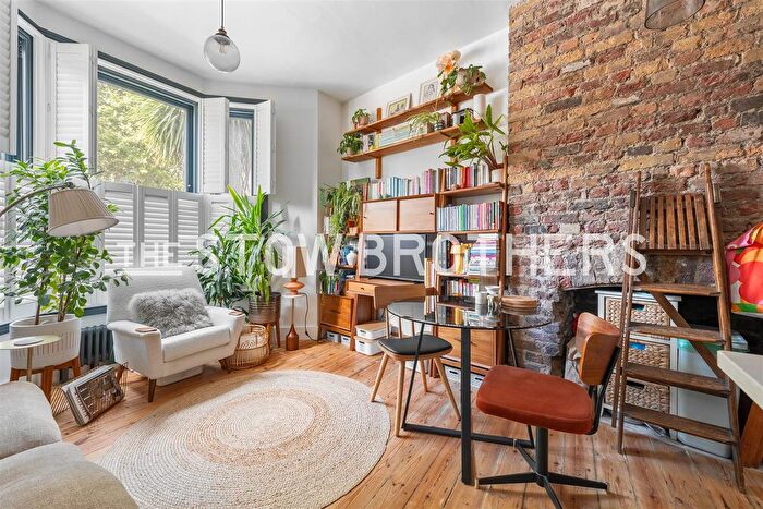 1 Bedroom Flat To Rent In Cricketfield Road, Hackney, London, E5