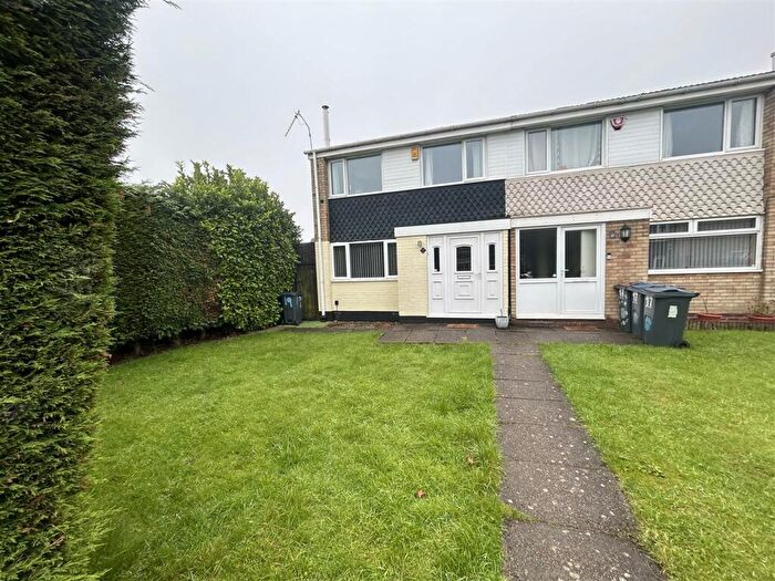 3 Bedroom End Of Terrace House To Rent In Birstall Way, Birmingham, B38