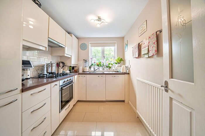 2 Bedroom Flat For Sale In Brompton Park Crescent, Fulham, London, SW6