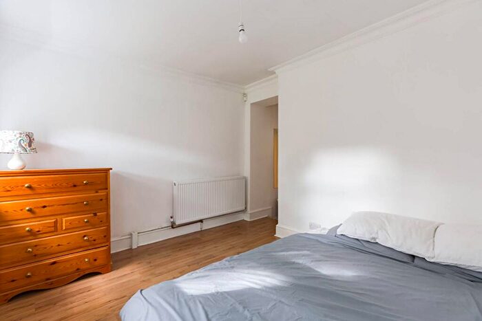 3 Bedroom Flat To Rent In Ridge Road, London, , Crouch End, London, N8