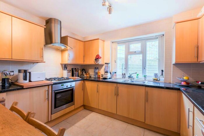 1 Bedroom Flat To Rent In King Henry Street, Newington Green, London, N16