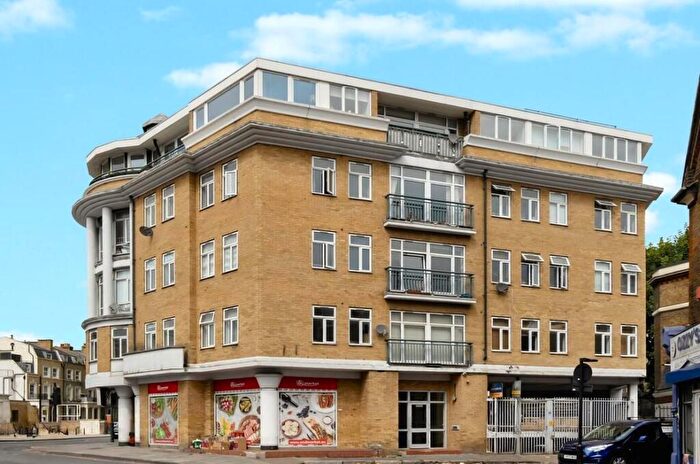 2 Bedroom Apartment For Sale In Abney Park Court, Stoke Newington High Street, N16