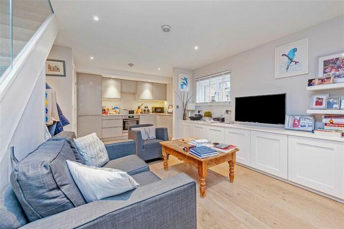 1 Bedroom Property To Rent In Trinder Mews, Teddington, TW11