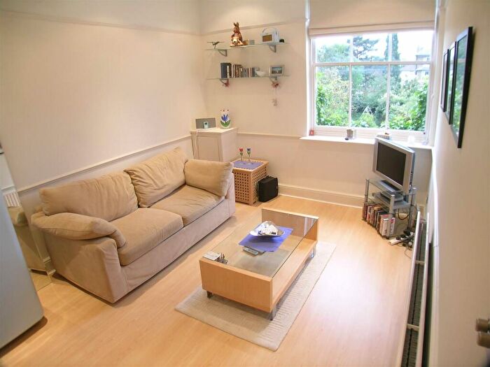 1 Bedroom Flat To Rent In Uxbridge Road, Kingston, KT1