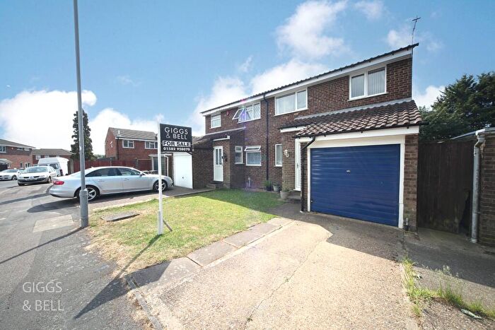 3 Bedroom Semi Detached House For Sale In Luton, Bedfordshire, LU1