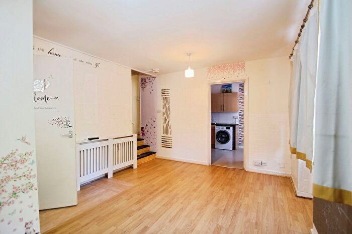 1 Bedroom Maisonette To Rent In Braybourne Close, Uxbridge, UB8