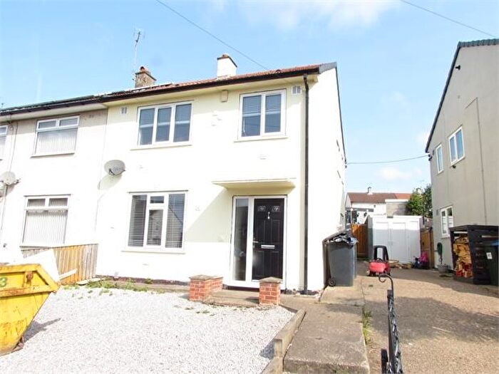 3 Bedroom Semi-Detached House For Sale In Oak Grove, Conisbrough, DN12