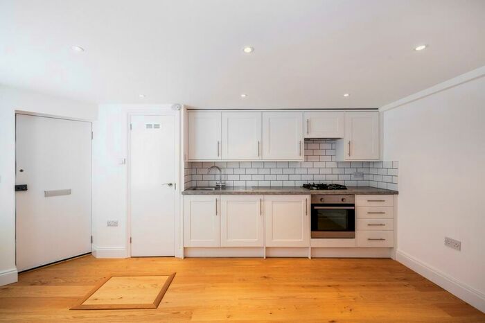 Studio To Rent In Sotheby Road, Highbury, N5
