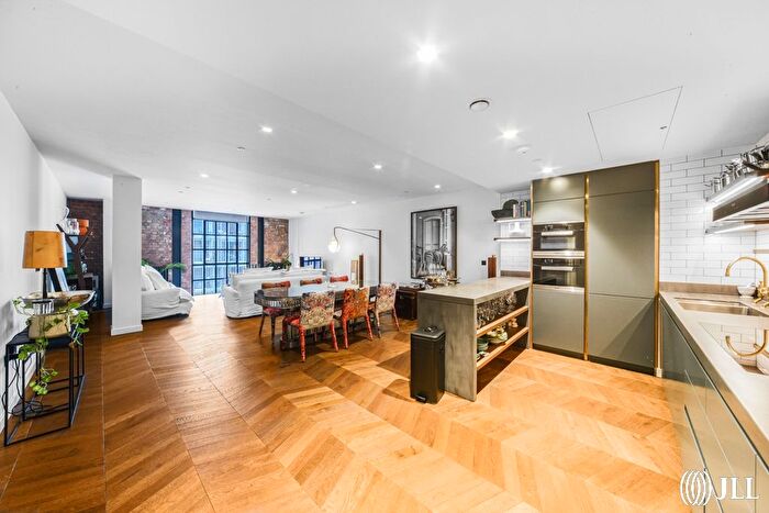 2 Bedroom Flat To Rent In Circus Road West, London, SW11