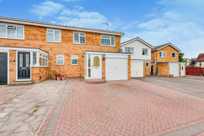4 Bedroom Semi-Detached House To Rent In Rowan Walk, Leigh-on-sea, SS9