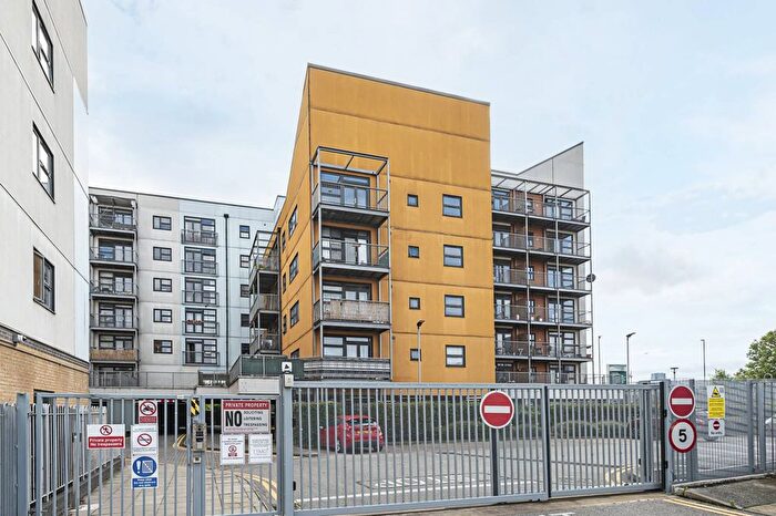 2 Bedroom Flat For Sale In Maltings Close, Tower Hamlets, London, E3