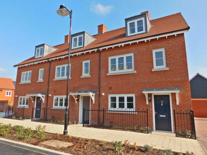 4 Bedroom Town House To Rent In Rosemary Lane, Berewood, PO7