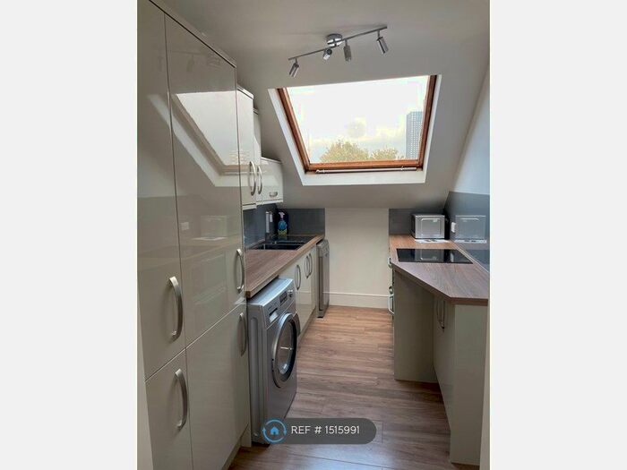 2 Bedroom Flat To Rent In Woodstock Road, Croydon, CR0