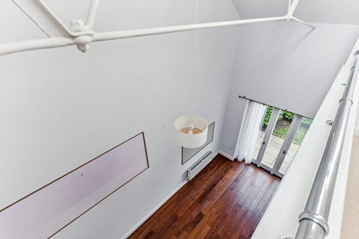 2 Bedroom Flat For Sale In Kingsley Avenue, Fairfield, Hitchin, SG5