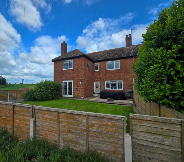 3 Bedroom Semi-Detached House For Sale In Cliff Farm Cottages, Owmby-by-Spital, LN8