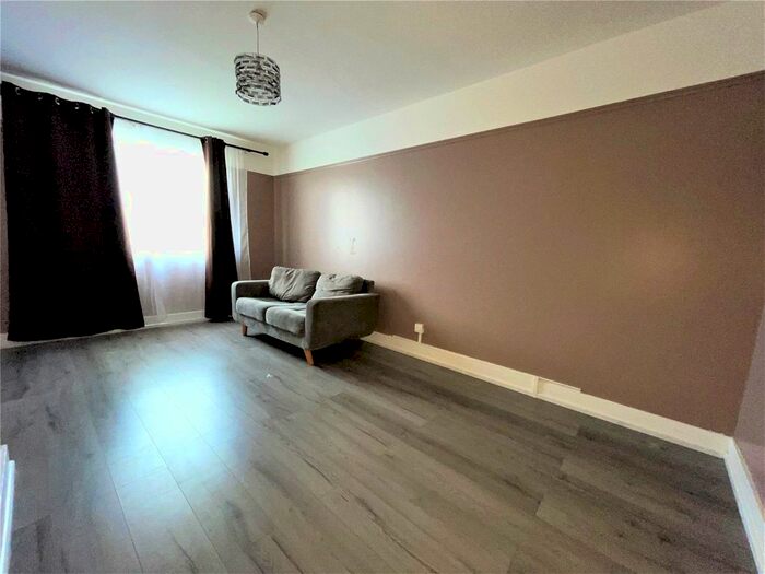 1 Bedroom Flat To Rent In Long Lane, Hillingdon, Greater London, UB10