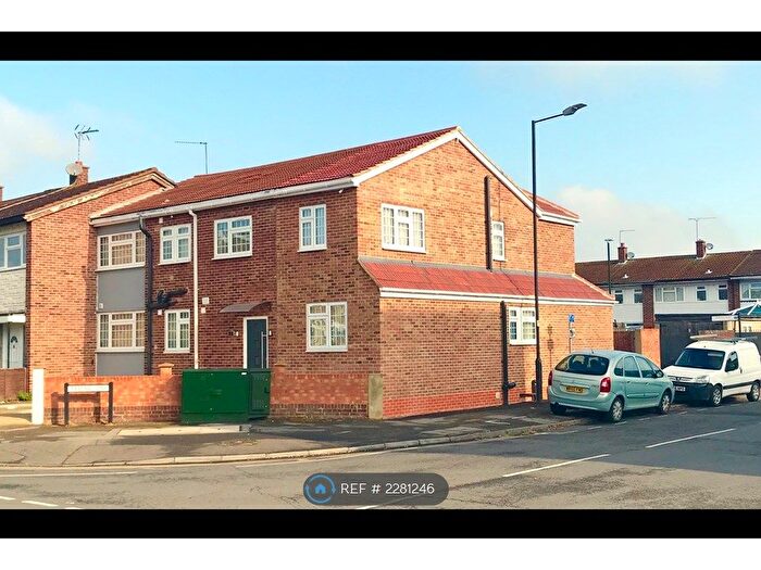 6 Bedroom Semi-Detached House To Rent In Tamar Way, Slough, SL3