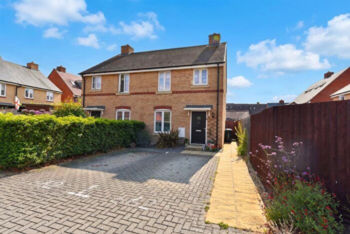 3 Bedroom Semi-Detached House For Sale In Maskin Drive, Biggleswade, SG18