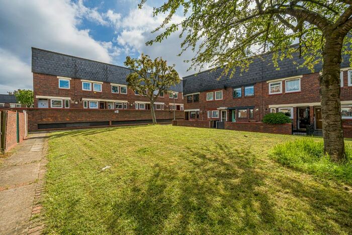 2 Bedroom Maisonette To Rent In Victorian Grove, Stoke Newington, N16