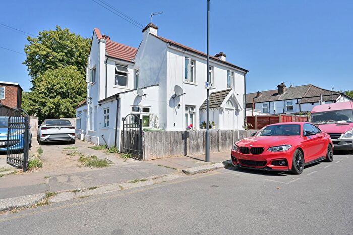 1 Bedroom Flat For Sale In Peel Road, Harrow, HA3