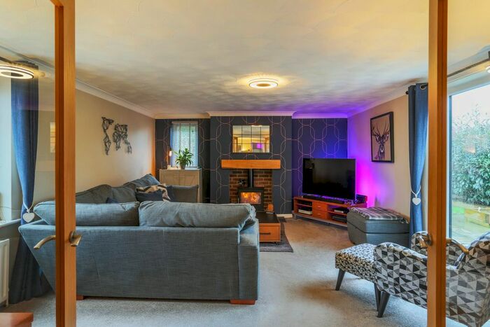 3 Bedroom Detached House For Sale In Field Lane, Wistow, YO8