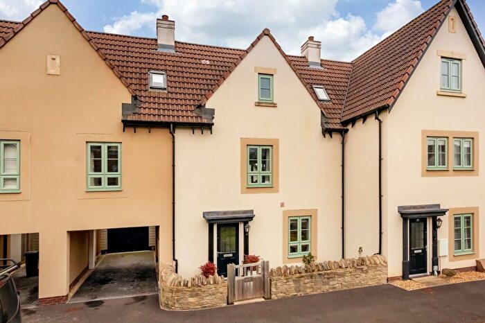 3 Bedroom Town House To Rent In Weavers Way, Chipping Sodbury, BS37