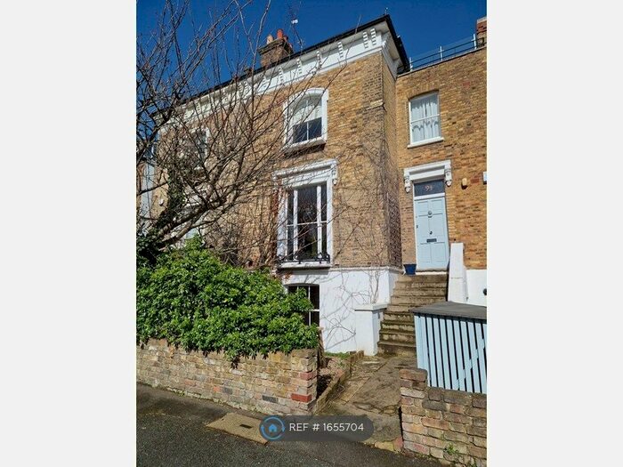 2 Bedroom Flat To Rent In Buckingham Road, London, N1