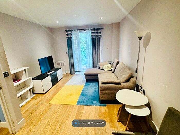 1 Bedroom Flat To Rent In Hancock House, London, SE18