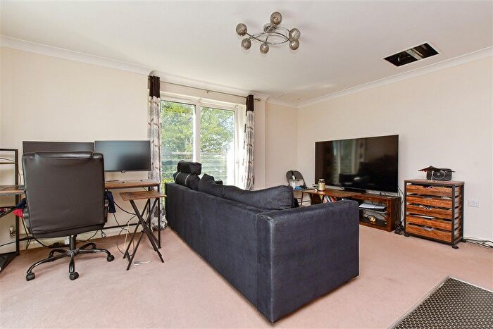 1 Bedroom Flat For Sale In Buffers Lane, Leatherhead, Surrey, KT22
