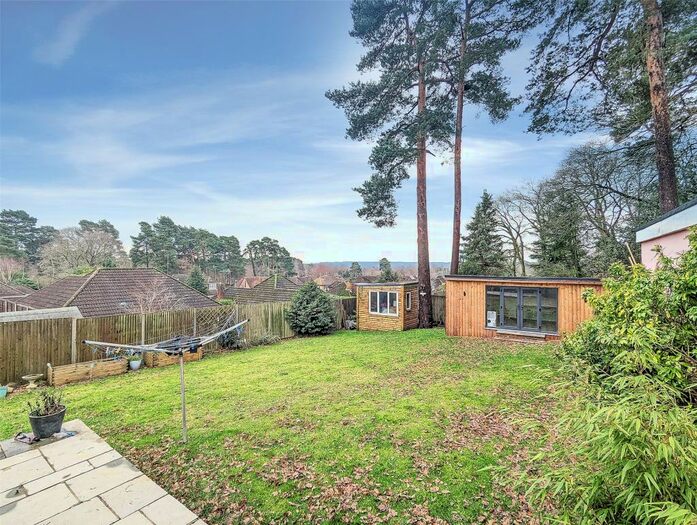 4 Bedroom Detached House For Sale In Greenways, Sandhurst, Berkshire, GU47