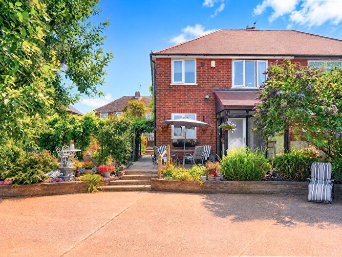 3 Bedroom Semi-Detached House For Sale In Weston Close, Sutton In Ashfield, NG17