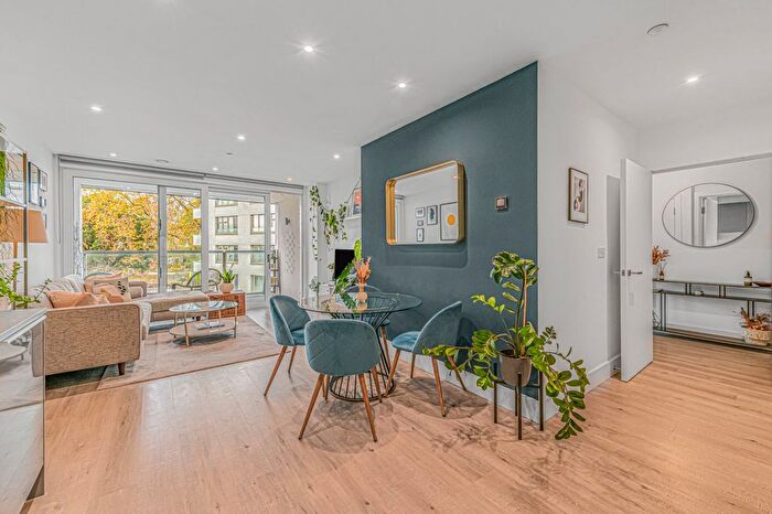 2 Bedroom Flat For Sale In Quartz House, Sterling Way, N7