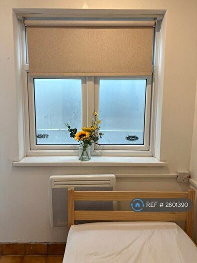 Studio To Rent In Rushden Gardens, Ilford, IG5