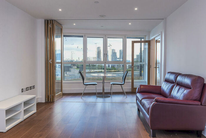 1 Bedroom Apartment To Rent In Gateway Tower, Western Gateway, London, E16