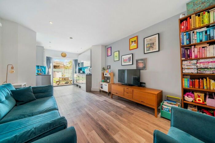 2 Bedroom Apartment To Rent In Wolves Lane, Palmers Green, London, N13