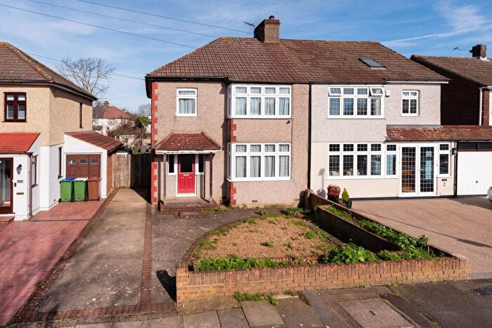 3 Bedroom Semi Detached House For Sale In Fairlawn Avenue, Bexleyheath, DA7