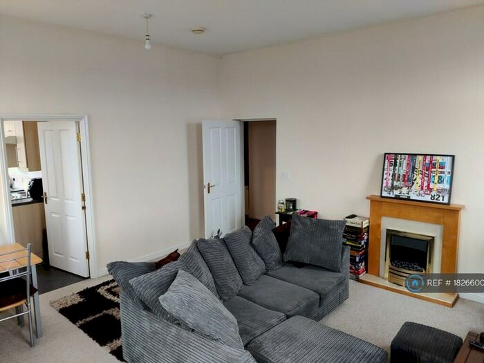 2 Bedroom Flat To Rent In Saltash Road, Swindon, SN2