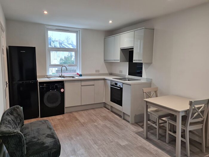 Studio To Rent In Abbey Road, Torquay, TQ2