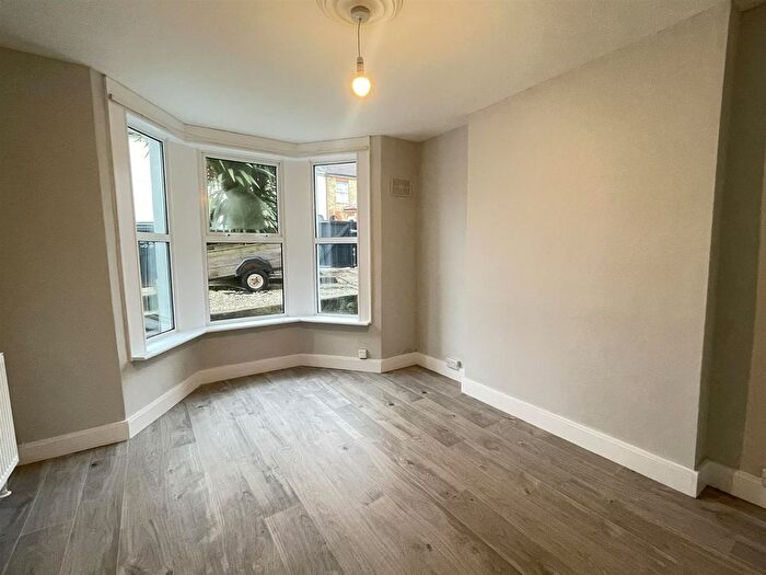 1 Bedroom Flat To Rent In Moffat Road, Thornton Heath, CR7