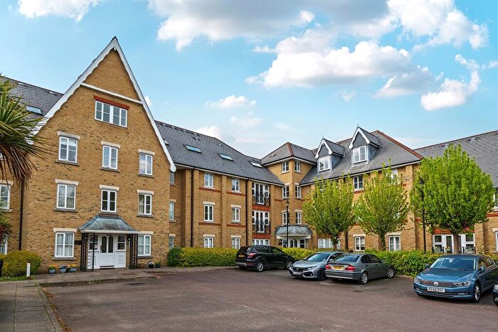 1 Bedroom Flat For Sale In Gater Drive, Enfield, EN2