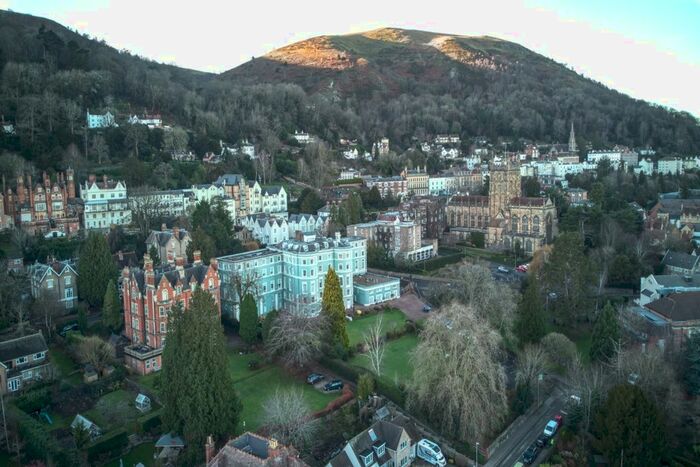 3 Bedroom Flat To Rent In Park View, Abbey Road, Malvern, WR14