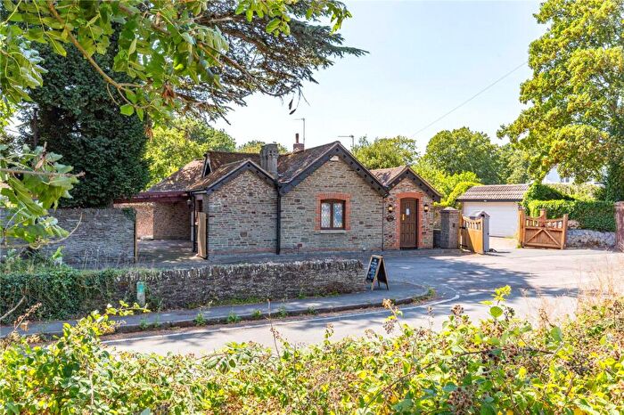 3 Bedroom Bungalow For Sale In Pearces Hill, Bristol, BS16